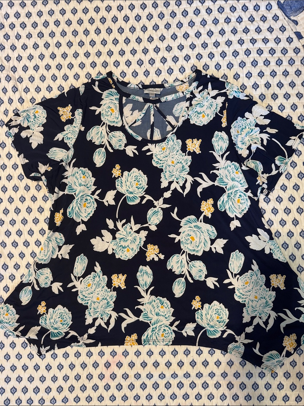 Avenue Navy Floral Short-Sleeve cage Keyhole Top - Blue & White Bloom 18/20